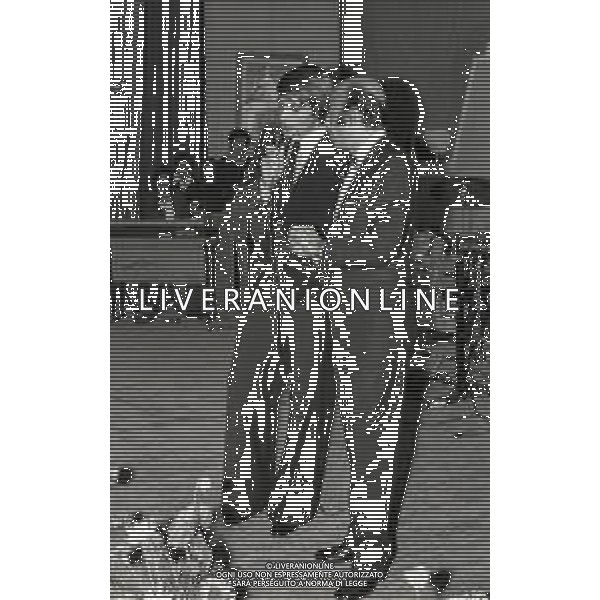 RETROSPETTIVA LUC MERENDA ATTORE NELLA FOTO LUC MERENDA A MILANO NELL\'ANNO 1975 A TAORMINA PERL\'ULIVO D\'ARGENTO AG ALDO LIVERANI SAS