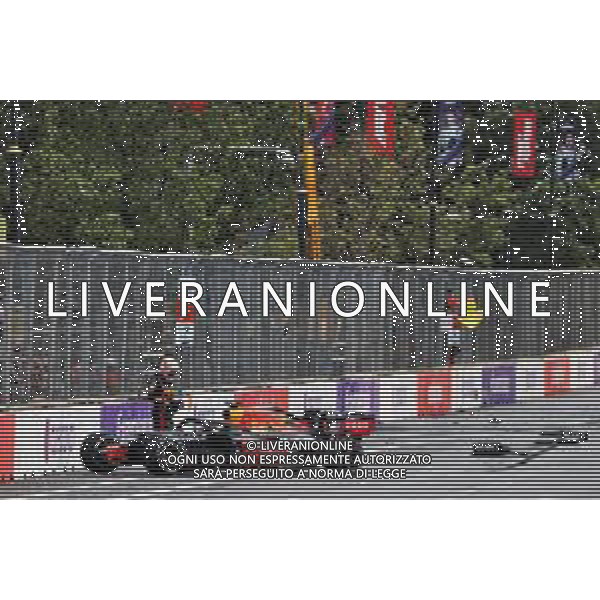 Max Verstappen (NLD) Red Bull Racing RB16B crashed out of the race. 06.06.2021. Formula 1 World Championship, Rd 6, Azerbaijan Grand Prix, Baku Street Circuit, Azerbaijan, Race Day. - www.xpbimages.com, EMail: requests@xpbimages.com © Copyright: Charniaux / XPB Images/ AGENZIA ALDO LIVERANI SAS - ITALY ONLY EDITORIAL USE ONLY