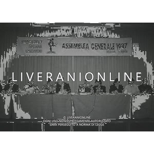 14-04-1997 MILANO ASSEMBLEA GENERALE AIC NELLA FOTO IL TAVOLO DELLA PRESIDENZA AG ALDO LIVERANI SAS