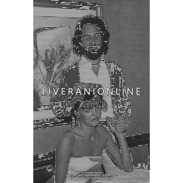 RETROSPETTIVA ANDY LUOTTO ATTORE NELLA FOTO ANDY LUOTTO CON ELISABETTA GHERSEL AD ASIAGO NELL\'ANNO 1980 AG ALDO LIVERANI SAS  