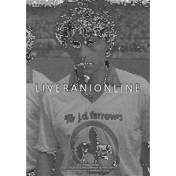 RETROSPETTIVA ARMANDO FERRONI CALCIATORE NELLA FOTO ARMANDO FERRONI CON LA MAGLIA DELLA FIORENTINA CALCIO NELL\'ANNO 1981-1982 AG ALDO LIVERANI SAS
