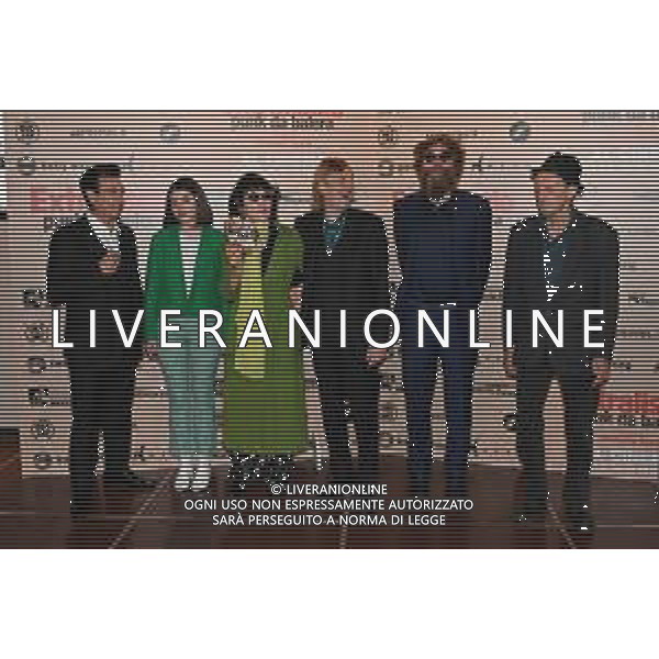 © TVRG presso Anteo Palazzo del Cinema di via Milazzo photocall del film Extraliscio punk da balera nella foto da SX Mauro Ferrara degli Extraliscio, Gilda Mariani attrice e figlia di Mirco, Elisabetta Sgarbi regista, Mirco Mariani degli Extraliscio, Moreno il Biondo degli Extraliscio ed Ermanno Cavazzoni voce narrante del film Milano 09-06-2021 foto Roberto Garavaglia/agenzia Aldo Liverani