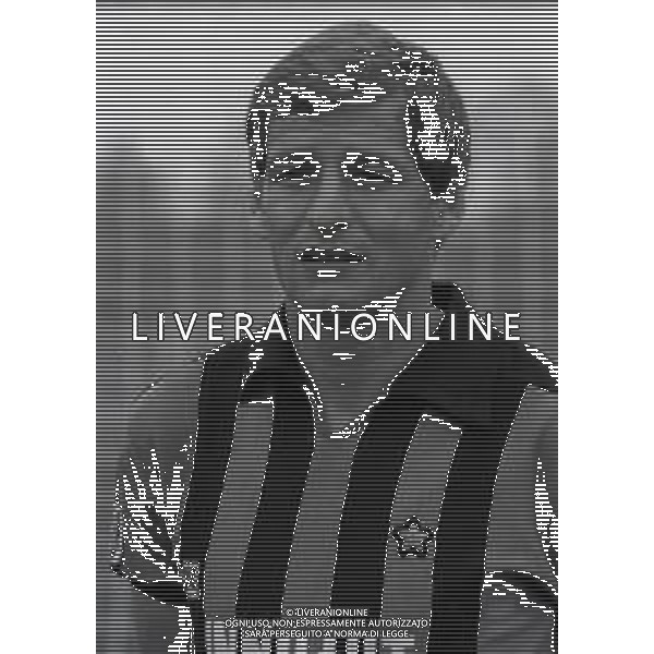 RETROSPETTIVA KLAUS BACHLECHNER CALCIATORE NELLA FOTO KLAUS BACHLECHNER CON LA MAGLIA DELL\'INTER CALCIO NELL\'ANNO 1981-1982 AG ALDO LIVERANI SAS