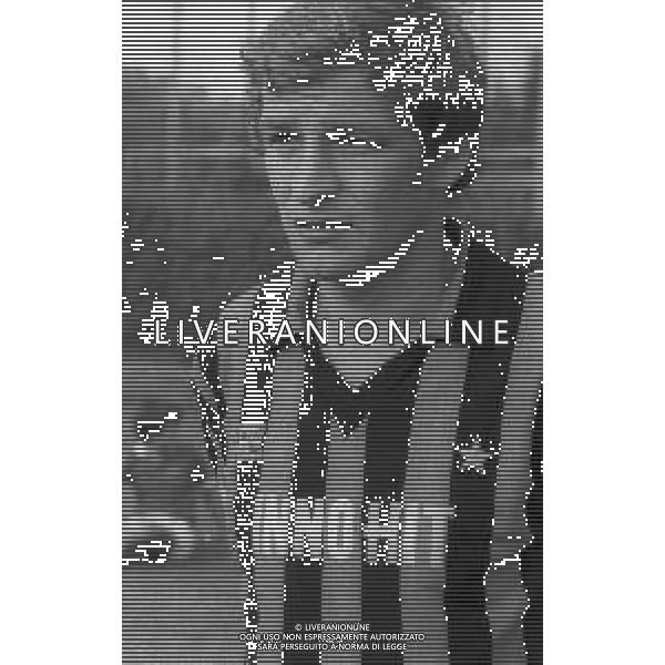 RETROSPETTIVA KLAUS BACHLECHNER CALCIATORE NELLA FOTO KLAUS BACHLECHNER CON LA MAGLIA DELL\'INTER CALCIO NELL\'ANNO 1981-1982 AG ALDO LIVERANI SAS