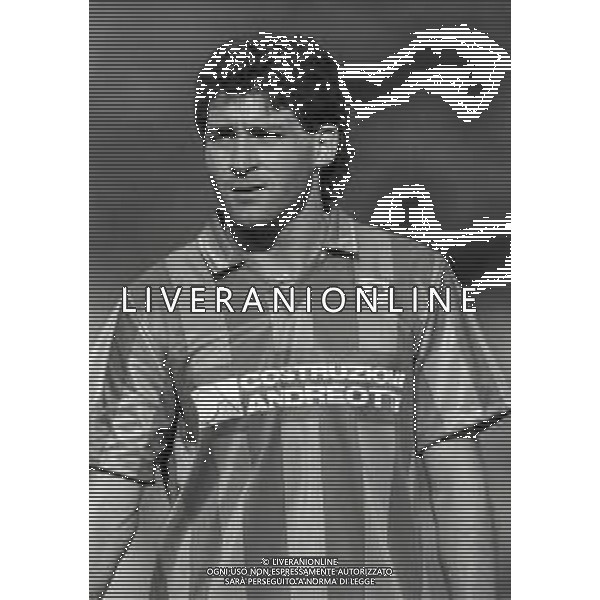 RETROSPETTIVA GUSTAVO DEZOTTI CALCIATORE NELLA FOTO GUSTAVO DEZOTTI CON LA MAGLIA DELLA CREMONESE CALCIO NELL\'ANNO 1991-1992 AG ALDO LIVERANI SAS