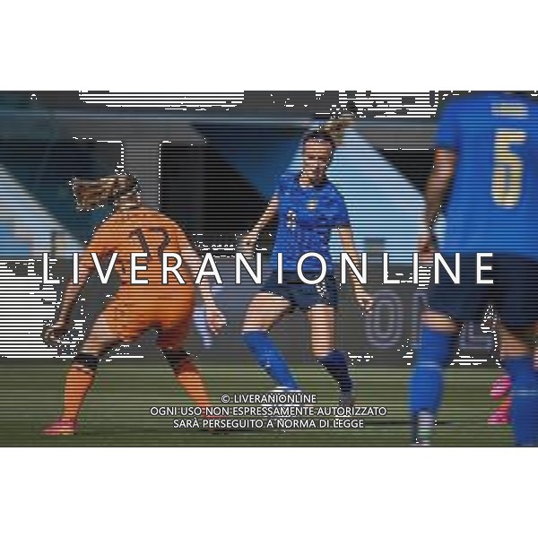 Griffonit/LMedia - Friendly match 2021 - Italy Women vs Netherlands - friendly football match 10 June 2021 - Paolo Mazza stadium, ferrara, Italy Photo showing: Barbara Bonansea (Juventus) of Italy in action against Katja Snoeijs (Bordeaux) of Netherlands @Griffonit/LMedia/AGENZIA ALDO LIVERANI SAS