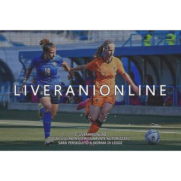 Griffonit/LMedia - Friendly match 2021 - Italy Women vs Netherlands - friendly football match 10 June 2021 - Paolo Mazza stadium, ferrara, Italy Photo showing: Katja Snoeijs (Bordeaux) of Netherlands hindered by Arianna Caruso (Juventus) of Italy @Griffonit/LMedia/AGENZIA ALDO LIVERANI SAS