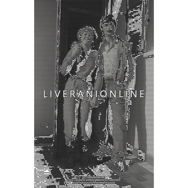 RETROSPETTIVA WLADYSLAW ZMUDA CALCIATORE NELLA FOTO WLADYSLAW ZMUDA A VERONA NELL\'ANNO 1982 CON LA MOGLIE AG ALDO LIVERANI SAS