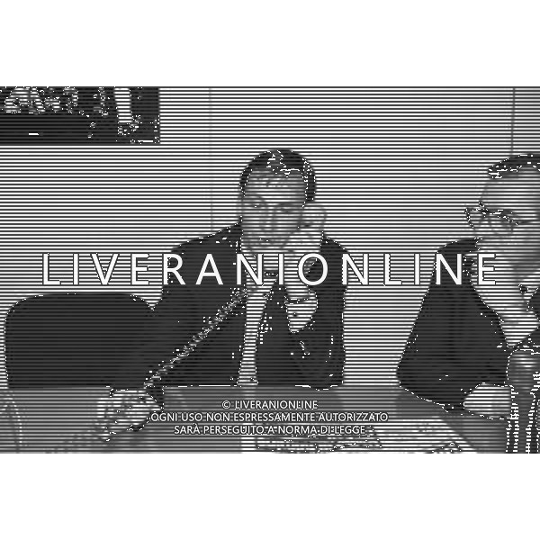RETROSPETTIVA ALLENATORE ZDENEK ZEMAN NELLA REDAZIONE DELLA GAZZETTA DELLO SPORT A MILANO NEL 1994 RISPONDE ALLE TELEFONATE DEI LETTORI ©Archivio Giovanni Liverani/AGENZIA ALDO LIVERANI SAS