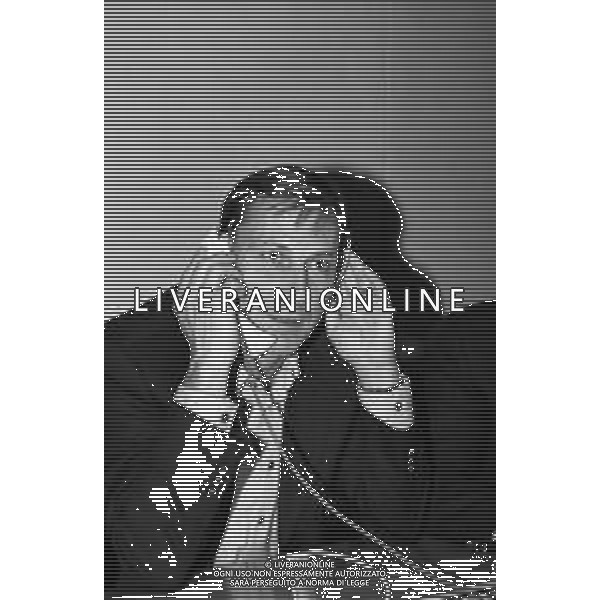 RETROSPETTIVA ALLENATORE ZDENEK ZEMAN NELLA REDAZIONE DELLA GAZZETTA DELLO SPORT A MILANO NEL 1994 RISPONDE ALLE TELEFONATE DEI LETTORI ©Archivio Giovanni Liverani/AGENZIA ALDO LIVERANI SAS