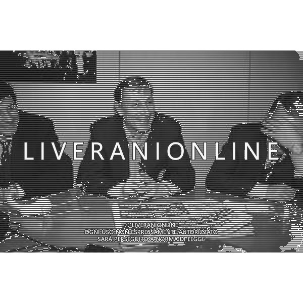 RETROSPETTIVA ALLENATORE ZDENEK ZEMAN NELLA REDAZIONE DELLA GAZZETTA DELLO SPORT A MILANO NEL 1994 RISPONDE ALLE TELEFONATE DEI LETTORI ©Archivio Giovanni Liverani/AGENZIA ALDO LIVERANI SAS