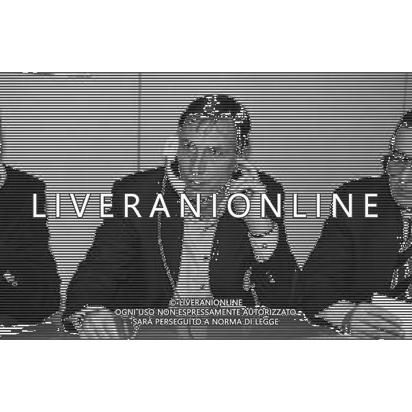 RETROSPETTIVA ALLENATORE ZDENEK ZEMAN NELLA REDAZIONE DELLA GAZZETTA DELLO SPORT A MILANO NEL 1994 RISPONDE ALLE TELEFONATE DEI LETTORI ©Archivio Giovanni Liverani/AGENZIA ALDO LIVERANI SAS