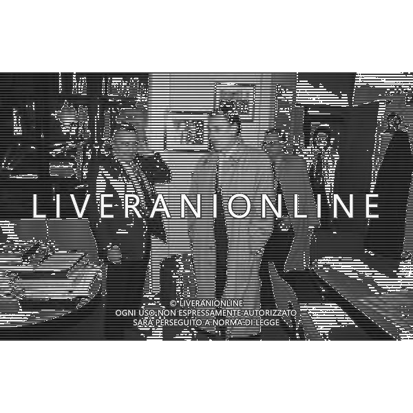 RETROSPETTIVA ALLENATORE ZDENEK ZEMAN NELLA REDAZIONE DELLA GAZZETTA DELLO SPORT A MILANO NEL 1994 RISPONDE ALLE TELEFONATE DEI LETTORI NELLA FOTO CON IL DIRETTORE CANDIDO CANNAVO\' ©Archivio Giovanni Liverani/AGENZIA ALDO LIVERANI SAS