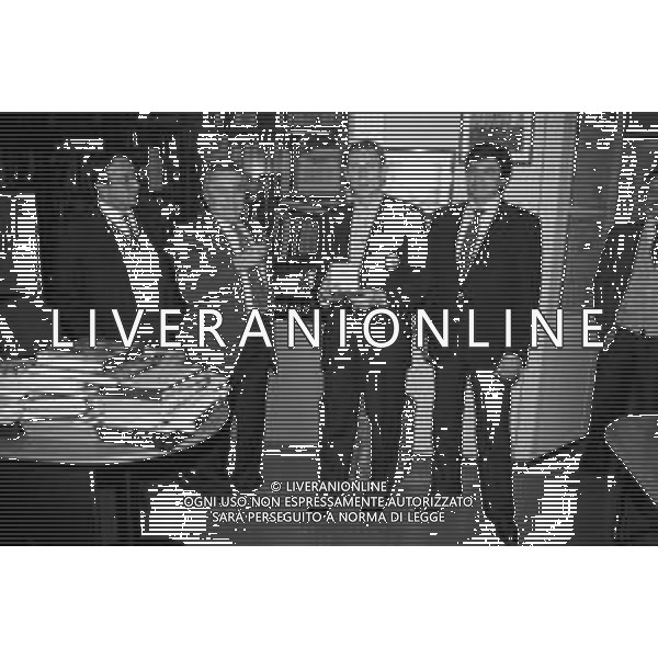 RETROSPETTIVA ALLENATORE ZDENEK ZEMAN NELLA REDAZIONE DELLA GAZZETTA DELLO SPORT A MILANO NEL 1994 RISPONDE ALLE TELEFONATE DEI LETTORI NELLA FOTO CON IL DIRETTORE CANDIDO CANNAVO\' ©Archivio Giovanni Liverani/AGENZIA ALDO LIVERANI SAS