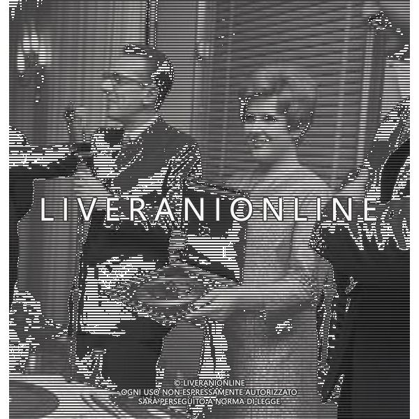 RETROSPETTIVA ORIETTA BERTI CANTANTE NELLA FOTO ORIETTA BERTI A MILANO PER IL DISCO D\'ORO A TERRAZZA MARTINI NELL\'ANNO 1967 AG ALDO LIVERANI SAS 