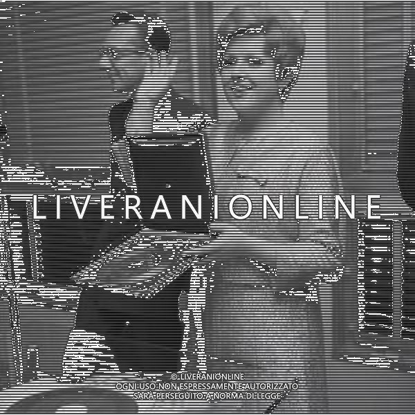 RETROSPETTIVA ORIETTA BERTI CANTANTE NELLA FOTO ORIETTA BERTI A MILANO PER IL DISCO D\'ORO A TERRAZZA MARTINI NELL\'ANNO 1967 AG ALDO LIVERANI SAS 