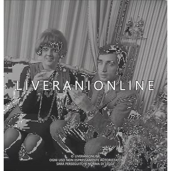 RETROSPETTIVA ORIETTA BERTI CANTANTE NELLA FOTO ORIETTA BERTI A MONTECCHIO NELLA SUA CASA CON IL MARITO OSVALDO PATERLINI NELL\'ANNO 1968 AG ALDO LIVERANI SAS 