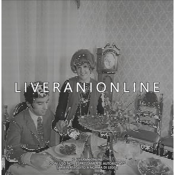 RETROSPETTIVA ORIETTA BERTI CANTANTE NELLA FOTO ORIETTA BERTI A MONTECCHIO NELLA SUA CASA CON IL MARITO OSVALDO PATERLINI NELL\'ANNO 1968 AG ALDO LIVERANI SAS 
