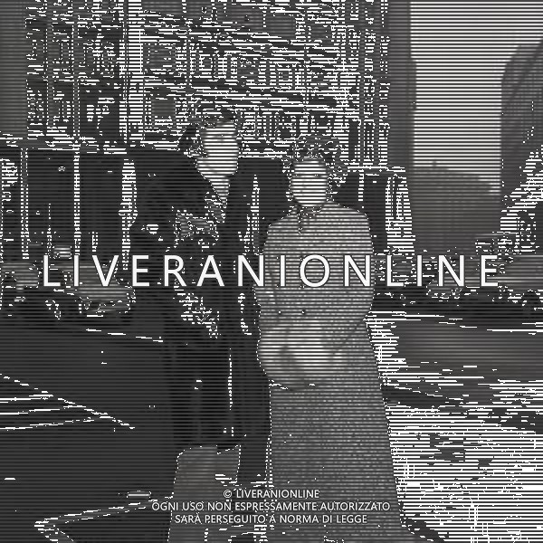 RETROSPETTIVA ORIETTA BERTI CANTANTE NELLA FOTO ORIETTA BERTI CON IL MARITO OSVALDO PATERLINI A MILANO IN TERRAZZA MARTINI NELL\'ANNO 1970 AG ALDO LIVERANI SAS 