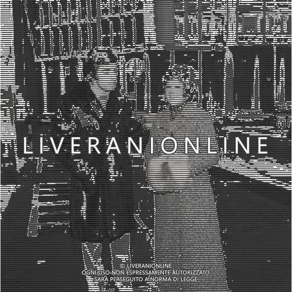 RETROSPETTIVA ORIETTA BERTI CANTANTE NELLA FOTO ORIETTA BERTI CON IL MARITO OSVALDO PATERLINI A MILANO IN TERRAZZA MARTINI NELL\'ANNO 1970 AG ALDO LIVERANI SAS 