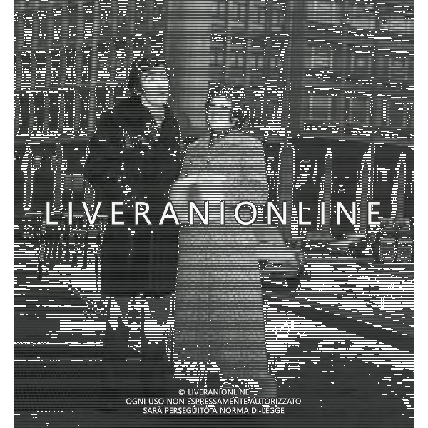 RETROSPETTIVA ORIETTA BERTI CANTANTE NELLA FOTO ORIETTA BERTI CON IL MARITO OSVALDO PATERLINI A MILANO IN TERRAZZA MARTINI NELL\'ANNO 1970 AG ALDO LIVERANI SAS 
