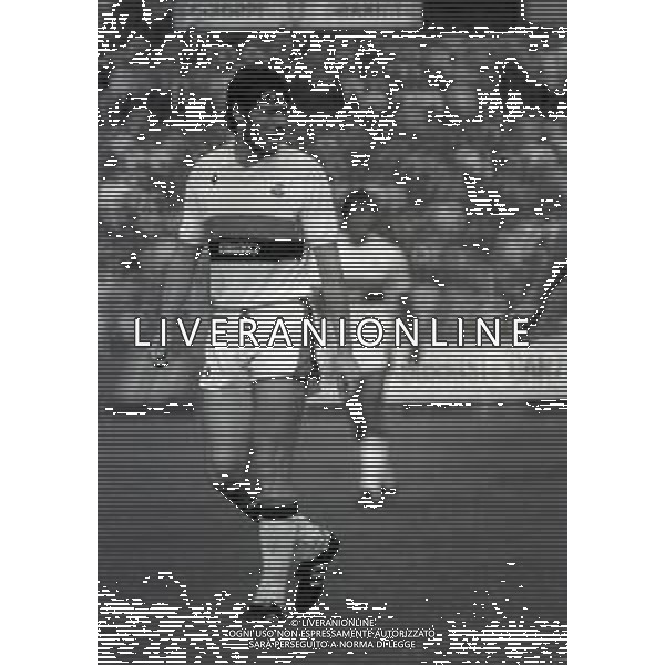 RETROSPETTIVA RENE\' VANDEREYCKEN CALCIATORE NELLA FOTO RENE\' VANDEREYCKEN CON LA MAGLIA DEL GENOA CALCIO NELL\'ANNO 1982-1983 AG ALDO LIVERANI SAS