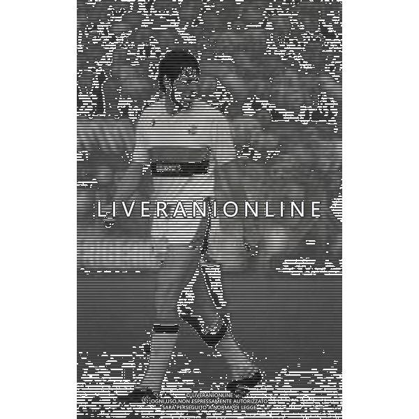 RETROSPETTIVA RENE\' VANDEREYCKEN CALCIATORE NELLA FOTO RENE\' VANDEREYCKEN CON LA MAGLIA DEL GENOA CALCIO NELL\'ANNO 1982-1983 AG ALDO LIVERANI SAS