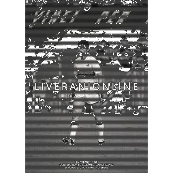 RETROSPETTIVA RENE\' VANDEREYCKEN CALCIATORE NELLA FOTO RENE\' VANDEREYCKEN CON LA MAGLIA DEL GENOA CALCIO NELL\'ANNO 1982-1983 AG ALDO LIVERANI SAS