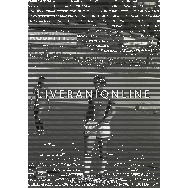 RETROSPETTIVA RENE\' VANDEREYCKEN CALCIATORE NELLA FOTO RENE\' VANDEREYCKEN CON LA MAGLIA DEL GENOA CALCIO NELL\'ANNO 1982-1983 AG ALDO LIVERANI SAS