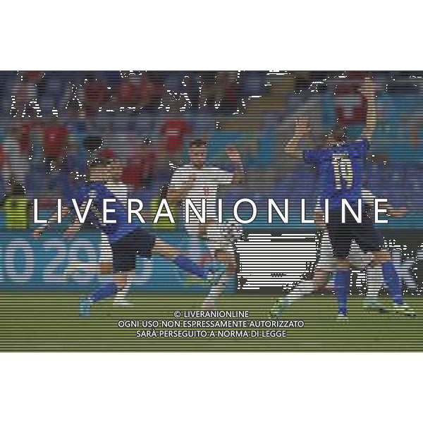 Campionato Europeo UEFA EURO 2020 gara del gruppo A ITALIA vs SVIZZERA del 16/06/2021 - nella foto: Jorginho(Italia) Haris Seferovic (Switzerland) ©Claudio Zamagni/Agenzia Aldo Liverani s.a.s. during European UEFA Championship - UEFA Euro 2020 soccer match between Italy and Switzerland Olympic Stadium in Rome on June 16 2021 photo credit by Claudio Zamagni/Aldo Liverani Photo Agency/AGENZIA ALDO LIVERANI SAS