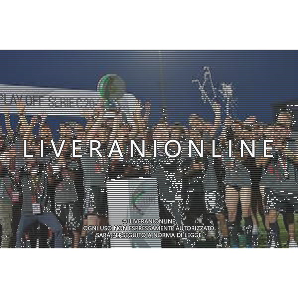 ©Alessandro Falzone/Agenzia Aldo Liverani Alessandria 17.06.2021 Stadio Giuseppe Moccagatta Alessandria vs Padova Finale Play Off Serie C Nella foto : Premiazione con trofeo ai calciatori dell\'Alessandria ©FALZONE /AGENZIA ALDO LIVERANI SAS