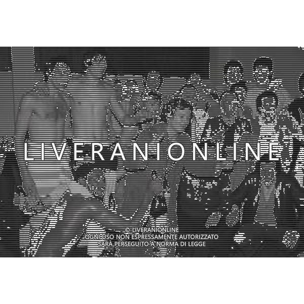 1979-1980 CANTU FINALE PLAY -OFF SCUDETTO GABETTI CANTU\'-SINUDYNE BOLOGNA 88-91 NELLA FOTO FESTEGGIAMENTI NEGLI SPOGLIATOI DELLA SQUADRA SINUDYNE BOLOGNA PER LA VITTORIA DELLO SCUDETTO AG ALDO LIVERANI SAS 