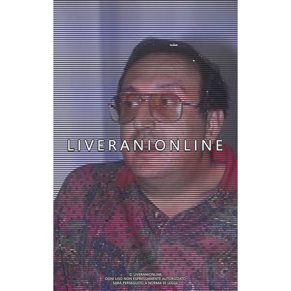 RETROSPETTIVA ELIO TRIFARI GIORNALISTA NELLA FOTO ELIO TRIFARI GIORNALISTA DELLA GAZZETTA DELLO SPORT NELL\'ANNO 1993 IN REDAZIONE AG ALDO LIVERANI SAS
