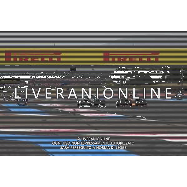 Max Verstappen (NLD), Red Bull Racing overtakes Lewis Hamilton (GBR), Mercedes AMG F1 in the last lap 20.06.2021. Formula 1 World Championship, Rd 7, French Grand Prix, Paul Ricard, France, Race Day. - www.xpbimages.com, EMail: requests@xpbimages.com ¬© Copyright: Charniaux / XPB Images/AGENZIA ALDO LIVERANI SAS - ITALY ONLY EDITORIAL USE ONLY