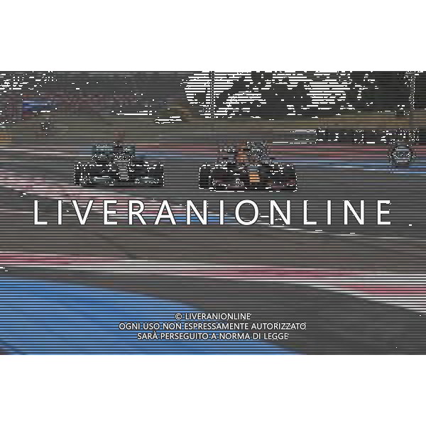 Max Verstappen (NLD), Red Bull Racing overtakes Lewis Hamilton (GBR), Mercedes AMG F1 in the last lap 20.06.2021. Formula 1 World Championship, Rd 7, French Grand Prix, Paul Ricard, France, Race Day. - www.xpbimages.com, EMail: requests@xpbimages.com ¬© Copyright: XPB Images/AGENZIA ALDO LIVERANI SAS - ITALY ONLY EDITORIAL USE ONLY
