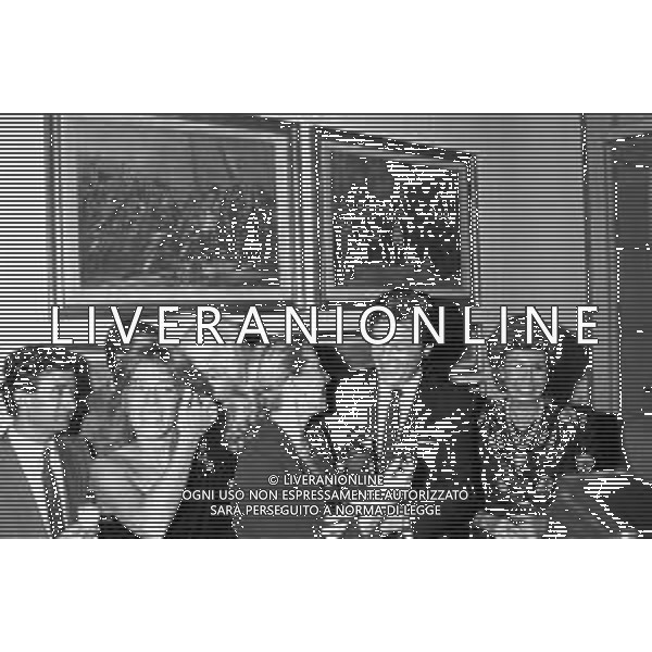 Sfilata di Presentazione della Collezione di Pellicce di Simonetta Ravizza a Milano ottobre 1986 nella foto Simonetta Ravizza e Alain Delon con Anna Maria Moncini (moglie di Craxi) e Stefania Craxi ©Archivio/AGENZIA ALDO LIVERANI SAS