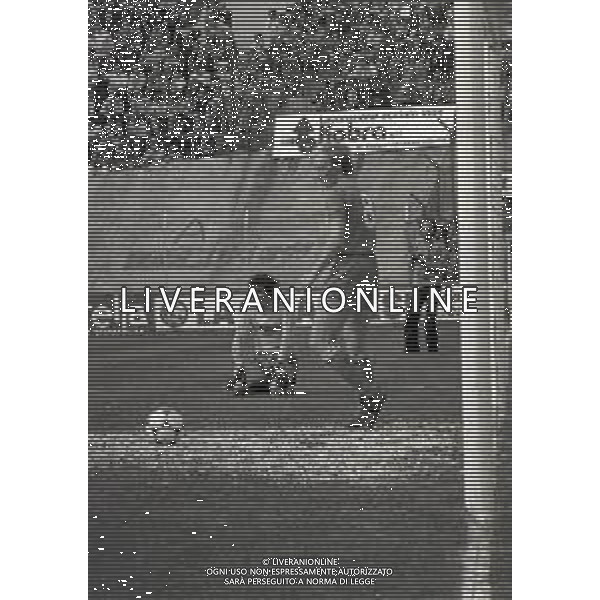 04-04-1982 COMO CAMPIONATO DI CALCIO SERIE A COMO INTER 0-0 NELLA FOTO ADRIANO LOMBARDI CON GIULIANO GIULIANI DOPO IL GOAL DI SALVATORE BAGNI AG ALDO LIVERANI SAS