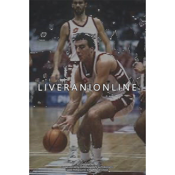 RETROSPETTIVA PIERO MONTECCHI CESTISTA CON LA MAGLIA DELLA PHILIPS MILANO BASKET NELLA FOTO NEL 1990 ©ARCHIVIO/AGENZIA ALDO LIVERANI SAS