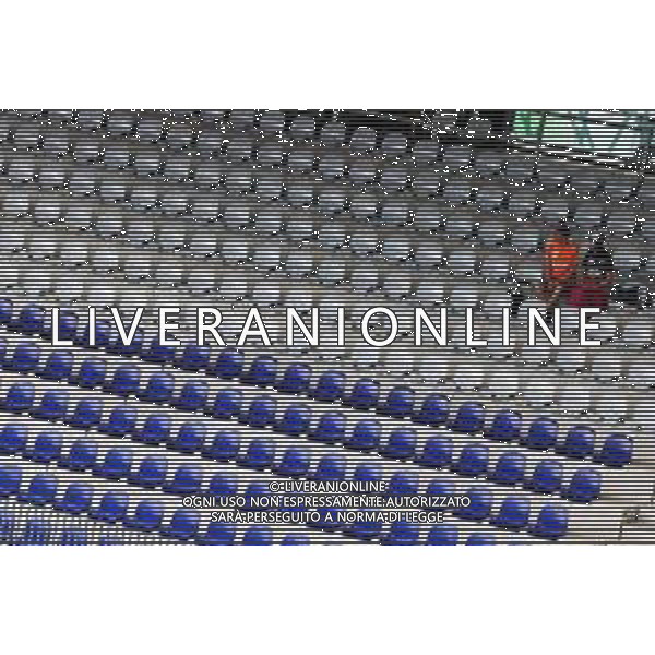 Circuit atmosphere - two fans in the grandstand. 25.06.2021. Formula 1 World Championship, Rd 8, Steiermark Grand Prix, Spielberg, Austria, Practice Day. - www.xpbimages.com, EMail: requests@xpbimages.com © Copyright: Moy / XPB Images/AGENZIA ALDO LIVERANI SAS - ITALY ONLY EDITORIAL USE ONLY