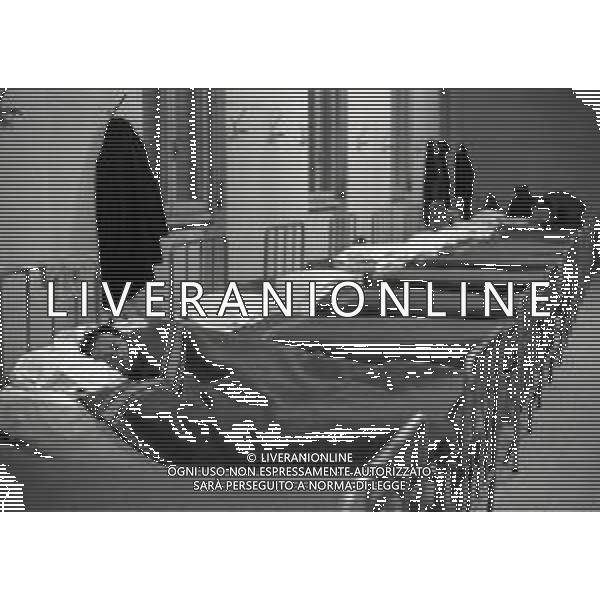 1970 MILANO DORMITORIO DI VIA ORTLES NELLA FOTO ALCUNI OSPITI DELLA STRUTTURA AG ALDO LIVERANI SAS