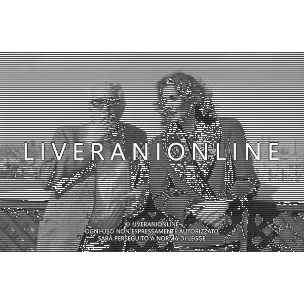 NEG-RETROSPETTIVA FLORINDA BOLKAN ATTRICE NELLA FOTO CON IL REGISTA GIUSEPPE PATRONI GRIFFI A MILANO TERRAZZA MARTINI NEL 1986 AG. ALDO LIVERANI SAS