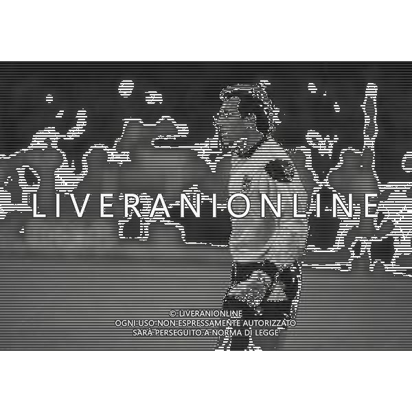 RETROSPETTIVA PETER SHILTON CALCIATORE NELLA FOTO PETER SHILTON CON LA MAGLIA DELL\' INGHILTERRA AI MONDIALI ITALIA 1990 AG ALDO LIVERANI SAS