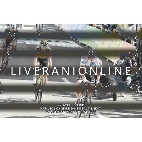 27-06-2021 Tour De France; Tappa 02 Perros Guirec - Mur De Bretagne; 2021, Jumbo - Visma; 2021, Uae - Emirates; Roglic, Primoz; Pogacar, Tadej; Mur De Bretagne; ©SIROTTI/AGENZIA ALDO LIVERANI SAS