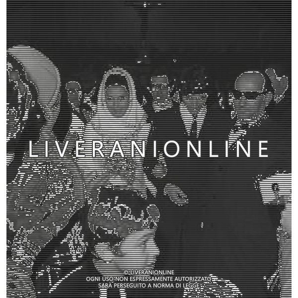 RETROSPETTIVA DON BACKY PSEUDONIMO ALDO CAPONI CANTANTE  NELLA FOTO DON BACKY PSEUDONIMO ALDO CAPONI MATRIMONIO CON LA MOGLIE LILIANA PETRALIA A ROMA NELL\'ANNO 1969 AG ALDO LIVERANI SAS 