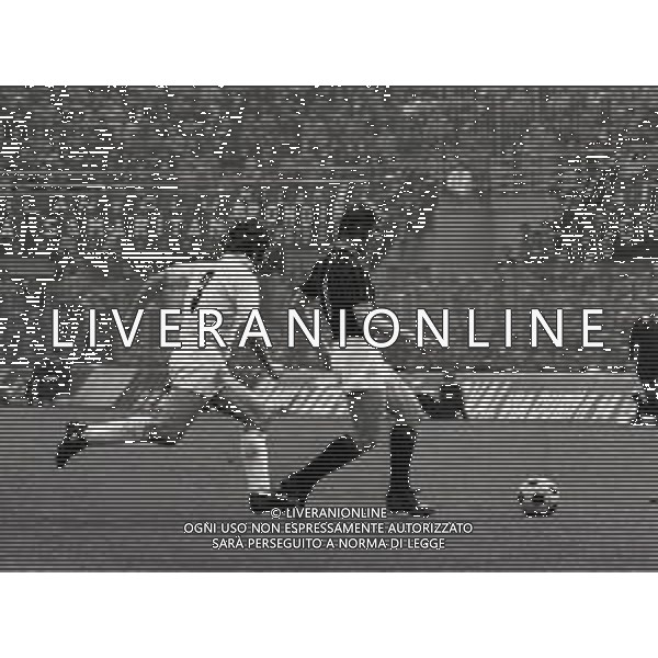 RETROSPETTIVA ROMEO BENETTI CLCIATORE CON LA MAGLIA DEL MILAN NELLA FOTO ROMEO BENETTI CON LA MAGLIA DEL MILAN AG ALDO LIVERANI SAS