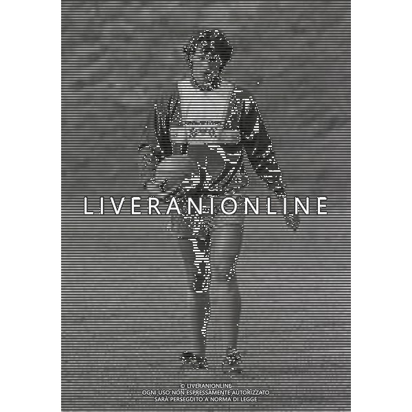 RETROSPETTIVA GIOVANNI CERVONE CALCIATORE NELLA FOTO GIOVANNI CERVONE CON LA MAGLIA DEL VERONA CALCIO NELL\'ANNO 1988-1989 AG ALDO LIVERANI SAS