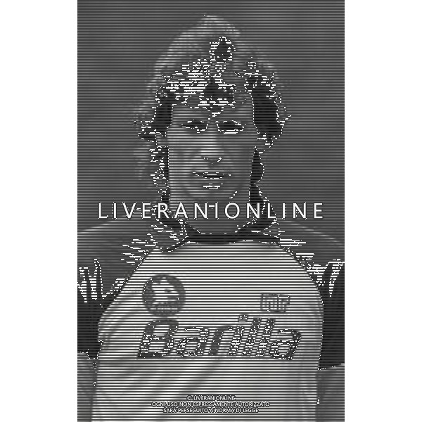 RETROSPETTIVA GIOVANNI CERVONE CALCIATORE NELLA FOTO GIOVANNI CERVONE CON LA MAGLIA DELLA ROMA CALCIO NELL\'ANNO 1989-1990 AG ALDO LIVERANI SAS 