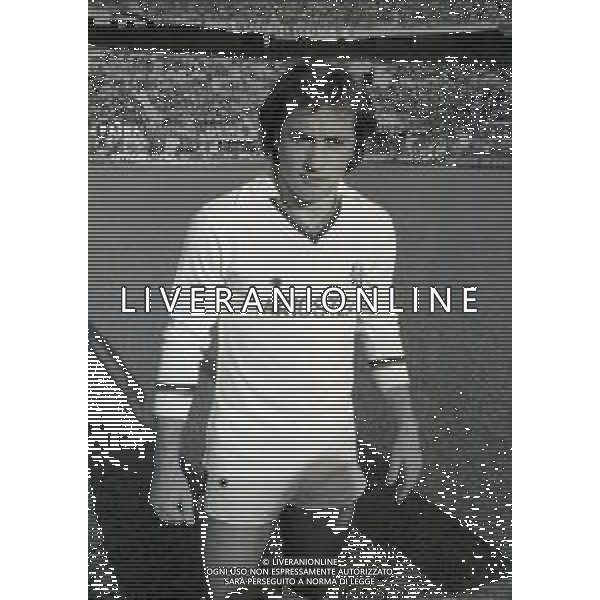 RETROSPETTIVA SILVIO LONGOBUCCO CALCIATORE NELLA FOTO SILVIO LONGOBUCCO CON LA MAGLIA DEL CAGLIARI CALCIO AG ALDO LIVERANI SAS