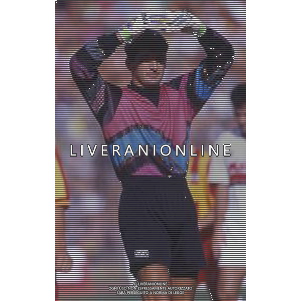RETROSPETTIVA GIUSEPPE GATTA CALCIATORE NELLA FOTO GIUSEPPE GATTA CON LA MAGLIA DEL LECCE CALCIO AG ALDO LIVERANI SAS