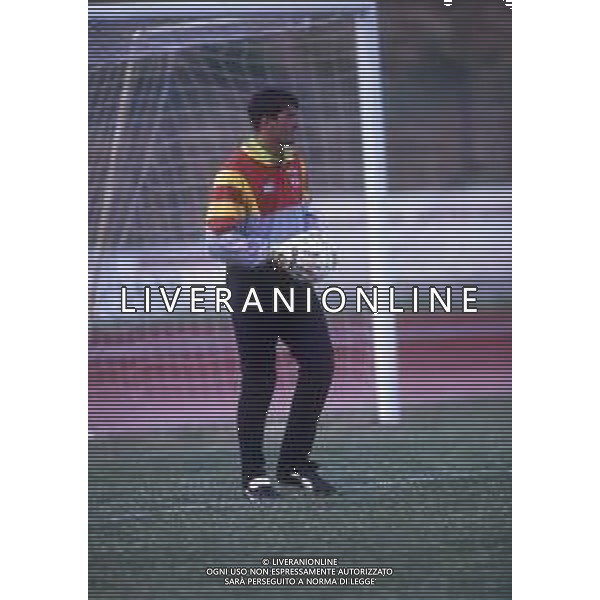 RETROSPETTIVA GIUSEPPE GATTA CALCIATORE NELLA FOTO GIUSEPPE GATTA CON LA MAGLIA DEL LECCE CALCIO AG ALDO LIVERANI SAS